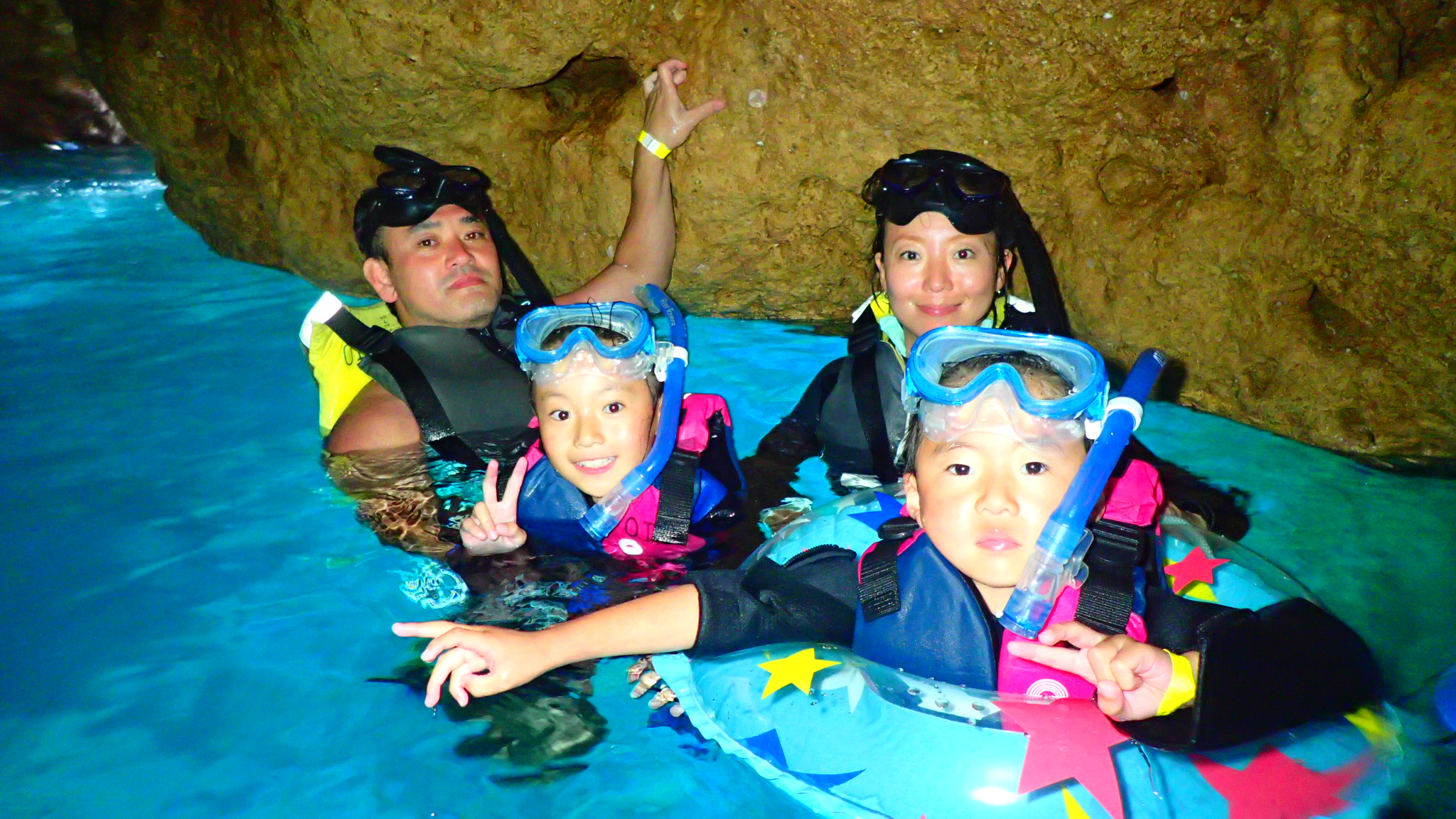家族旅行！青の洞窟